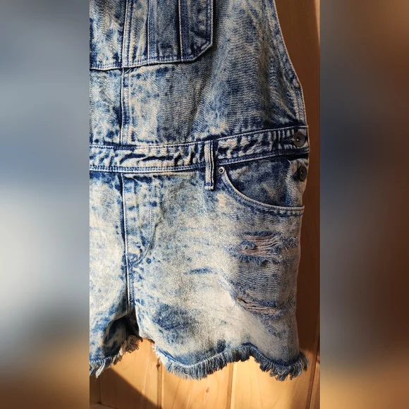 NWT Distressed Roxy Overall Shorts - Picture 2 of 9